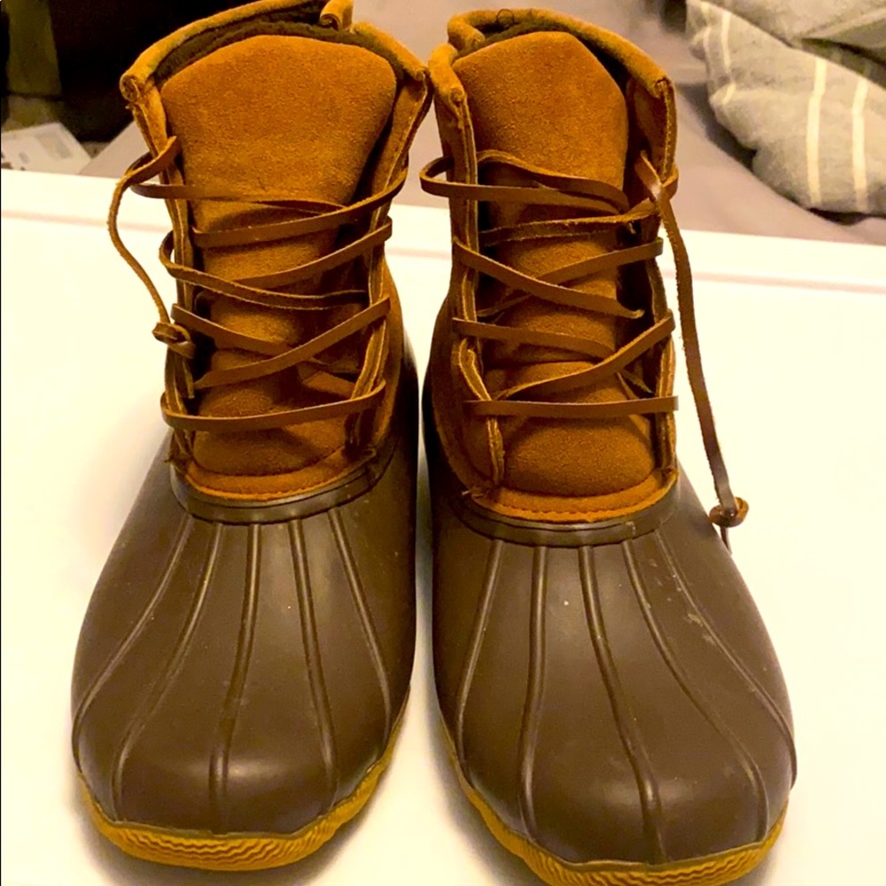 Women brown duck boots
